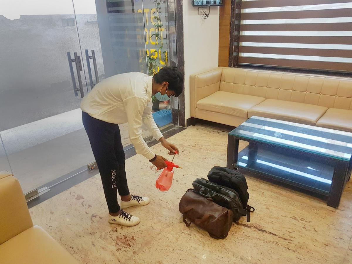 Hotel Aerocity Purple Orchid New Delhi Bagian luar foto