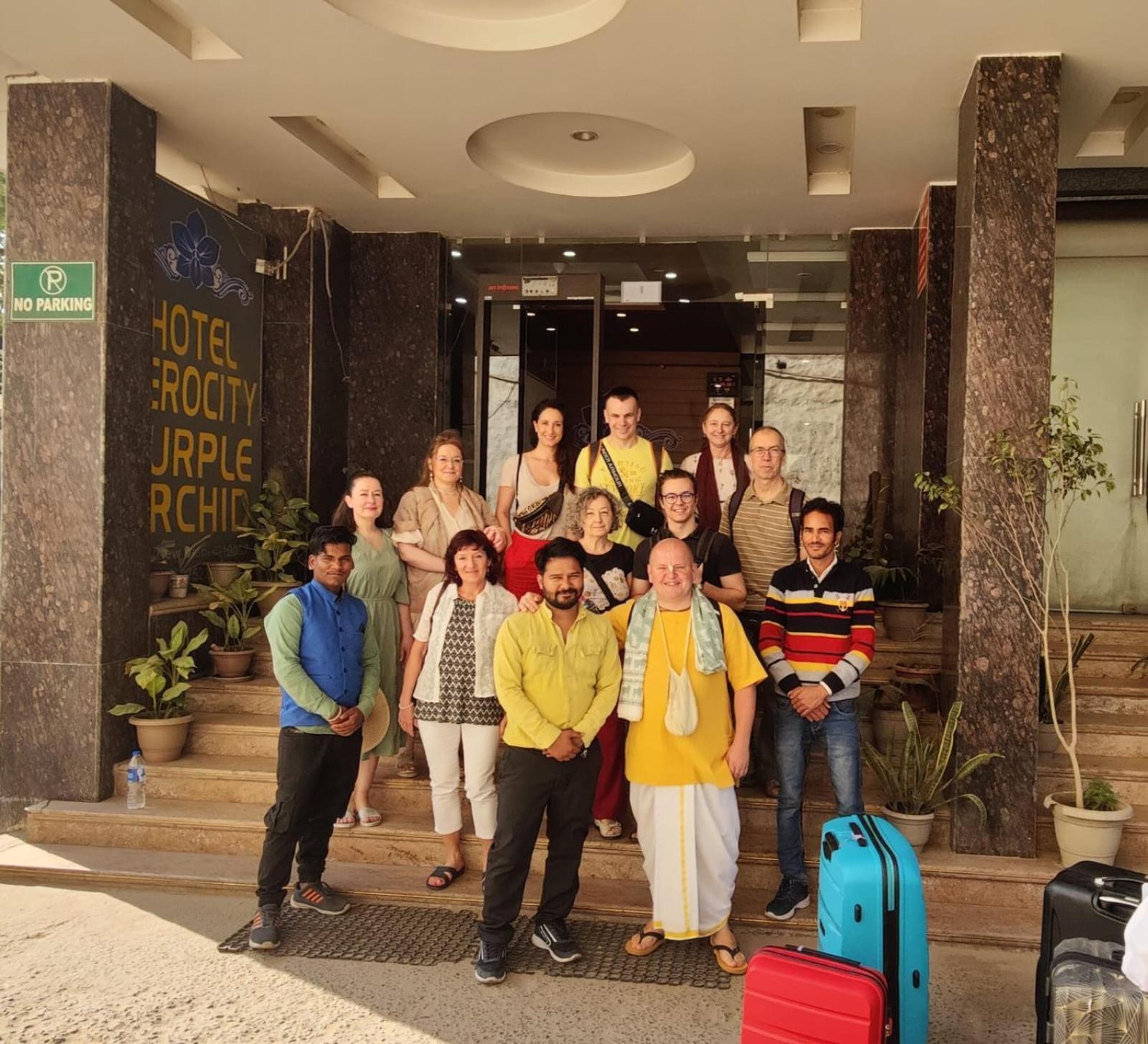 Hotel Aerocity Purple Orchid New Delhi Bagian luar foto