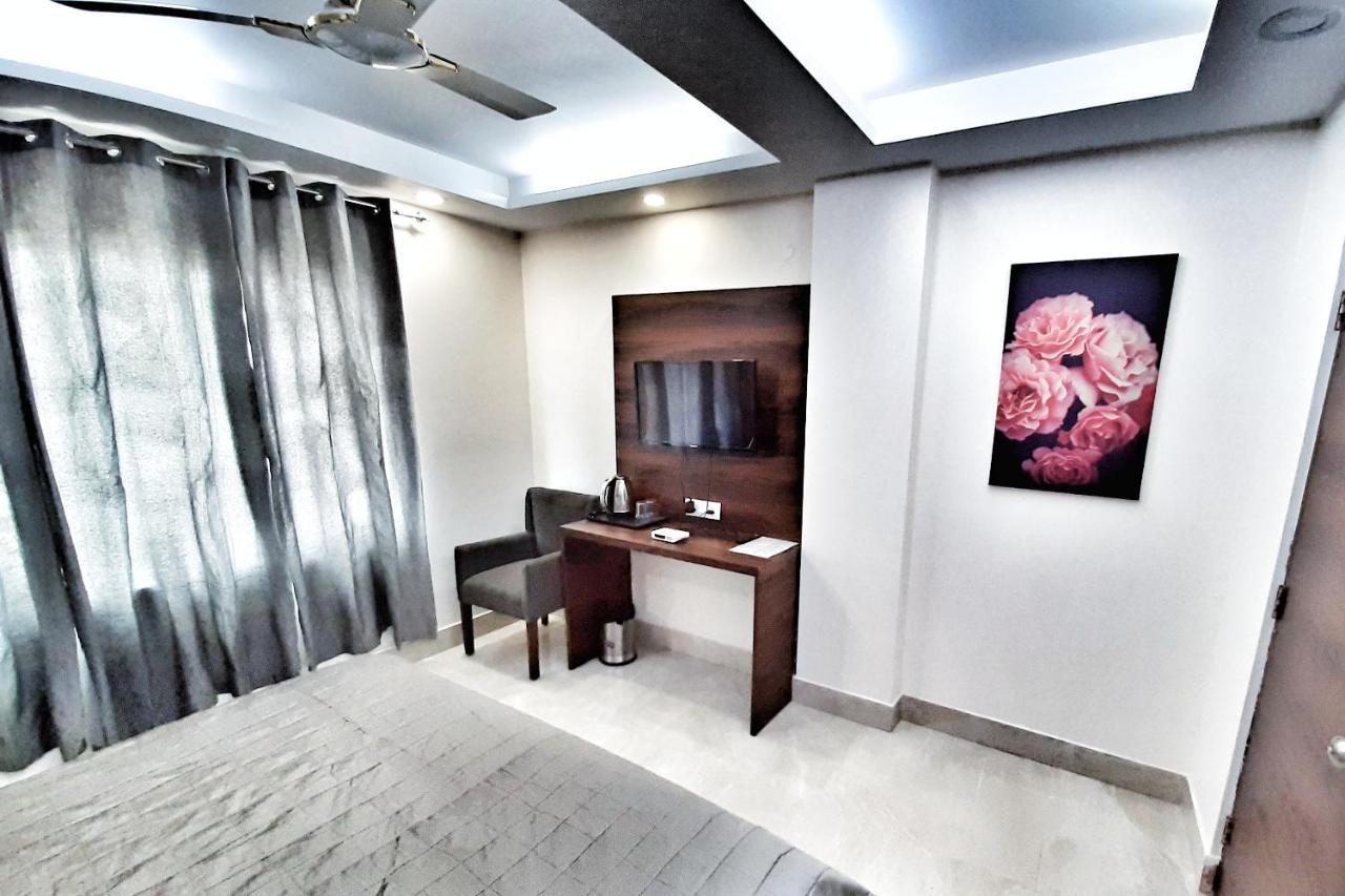 Hotel Aerocity Purple Orchid New Delhi Bagian luar foto