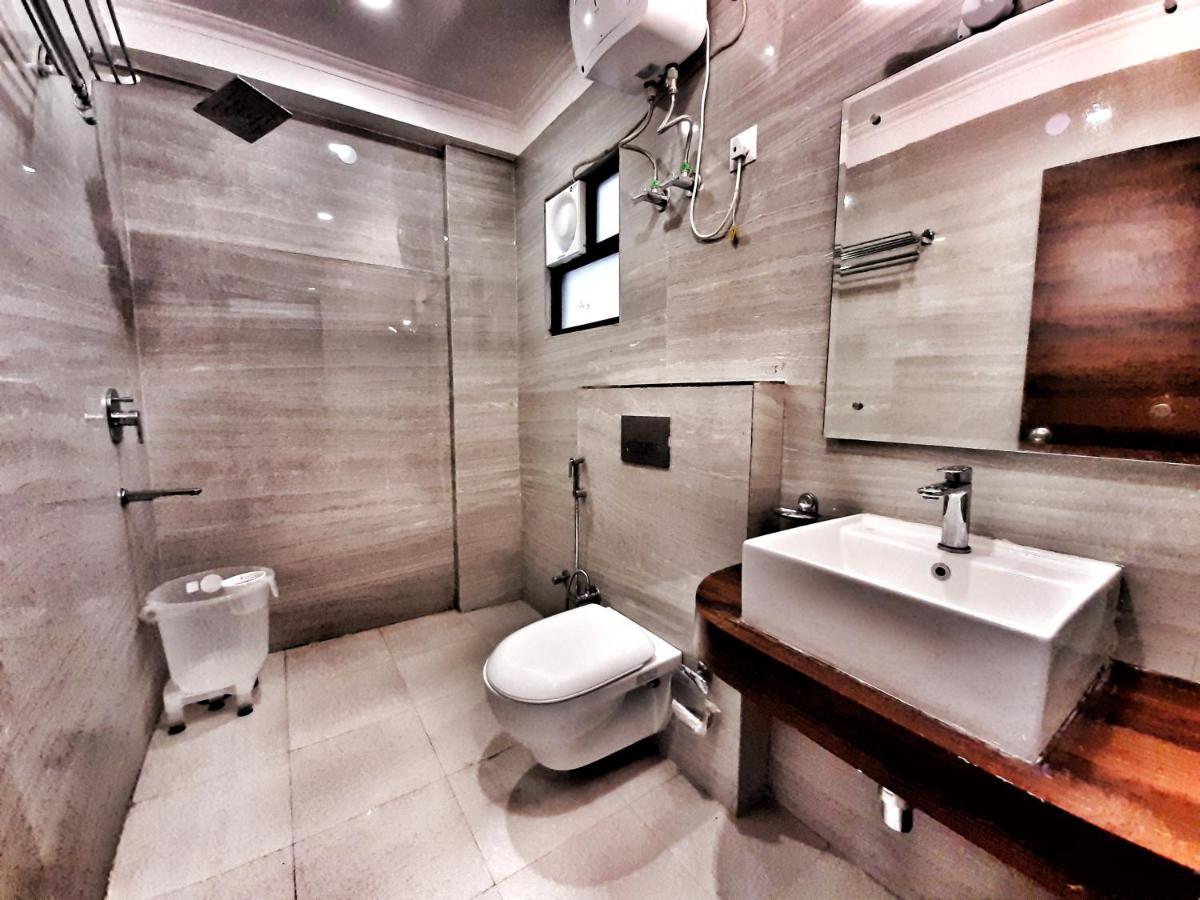 Hotel Aerocity Purple Orchid New Delhi Bagian luar foto