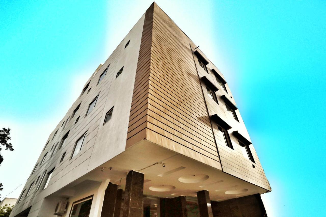 Hotel Aerocity Purple Orchid New Delhi Bagian luar foto