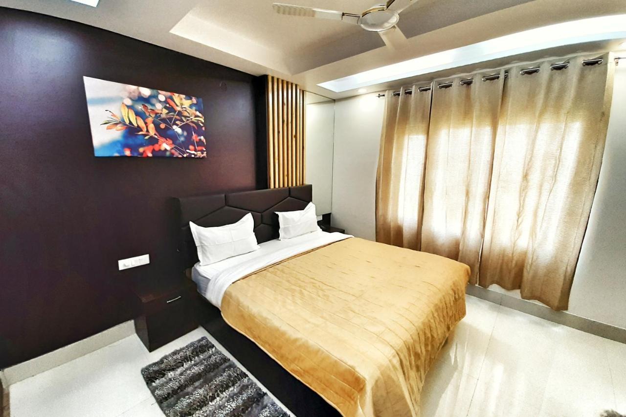 Hotel Aerocity Purple Orchid New Delhi Bagian luar foto