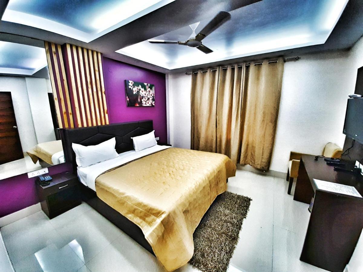 Hotel Aerocity Purple Orchid New Delhi Bagian luar foto