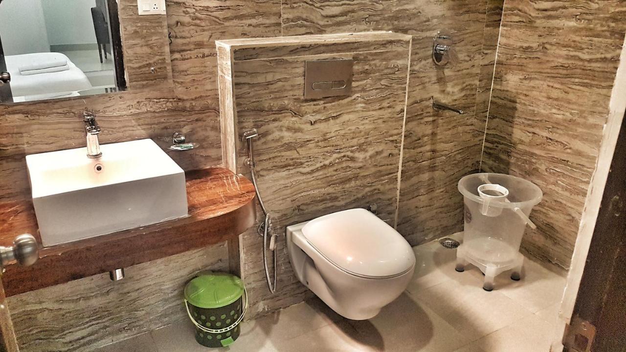 Hotel Aerocity Purple Orchid New Delhi Bagian luar foto