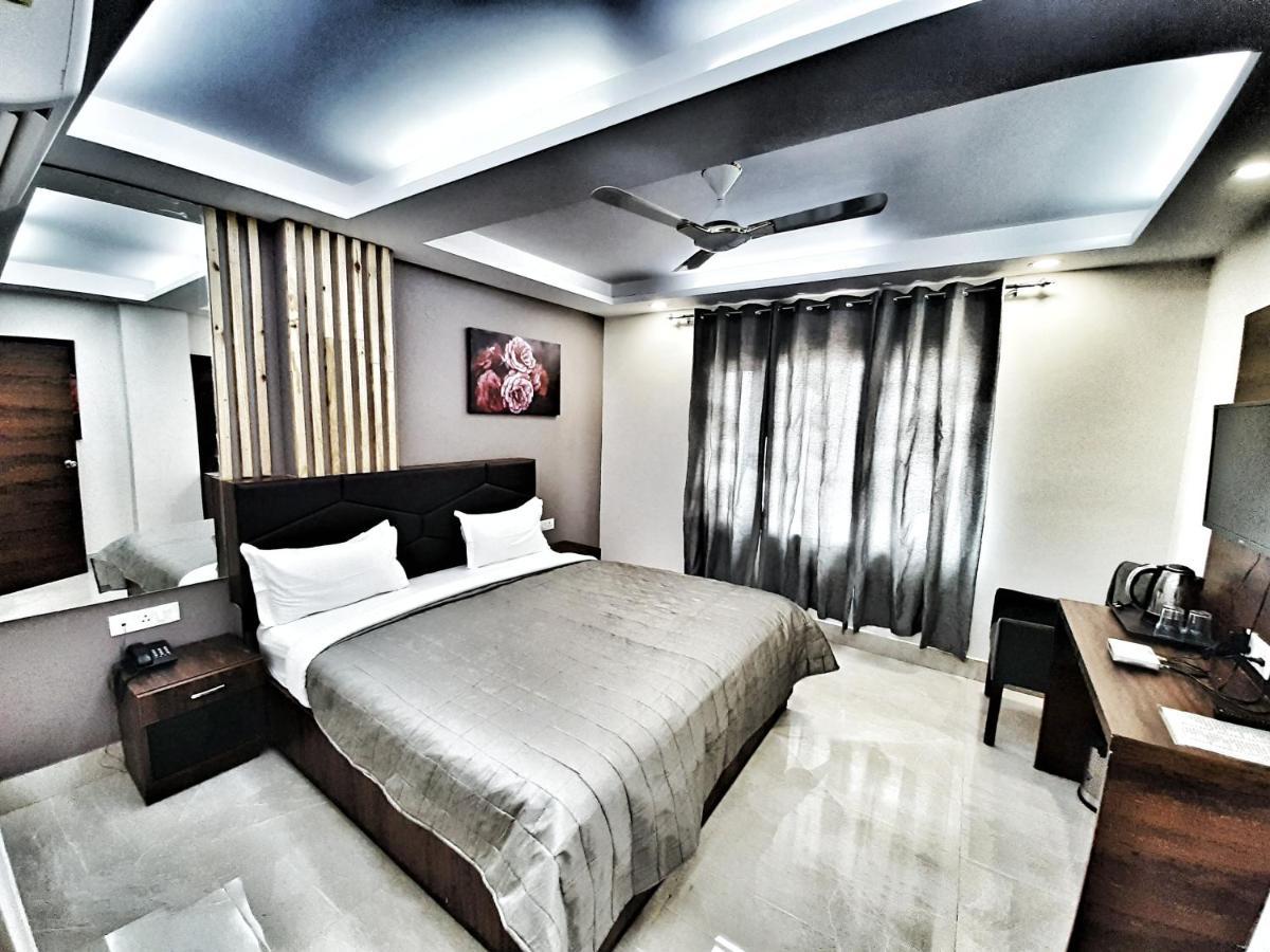 Hotel Aerocity Purple Orchid New Delhi Bagian luar foto