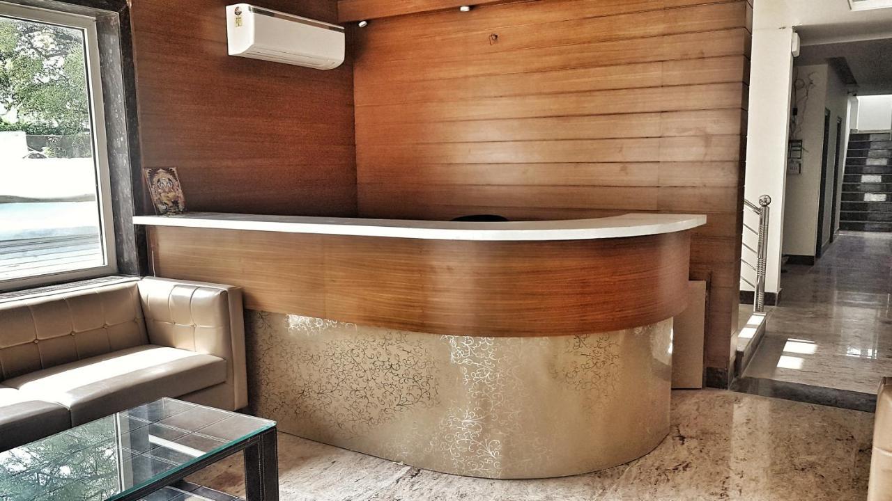 Hotel Aerocity Purple Orchid New Delhi Bagian luar foto