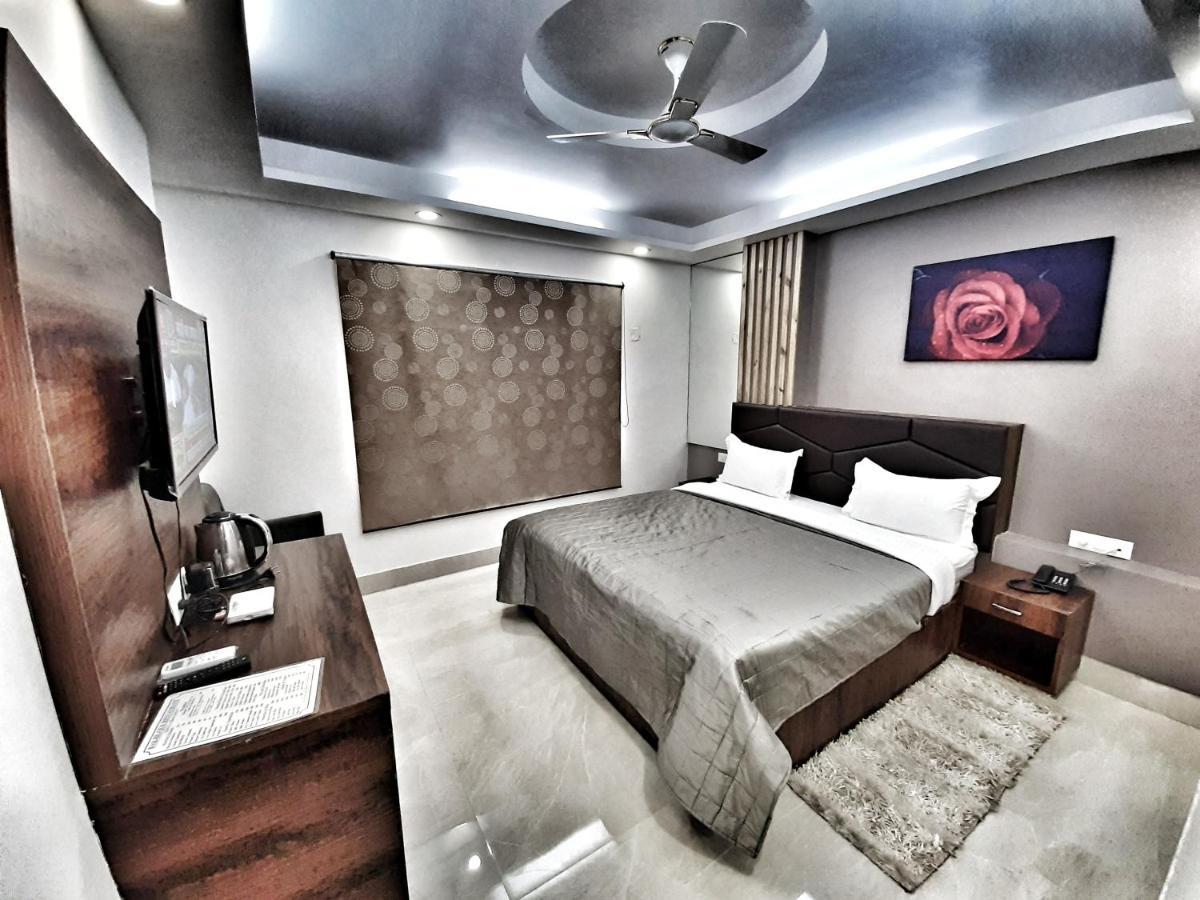 Hotel Aerocity Purple Orchid New Delhi Bagian luar foto