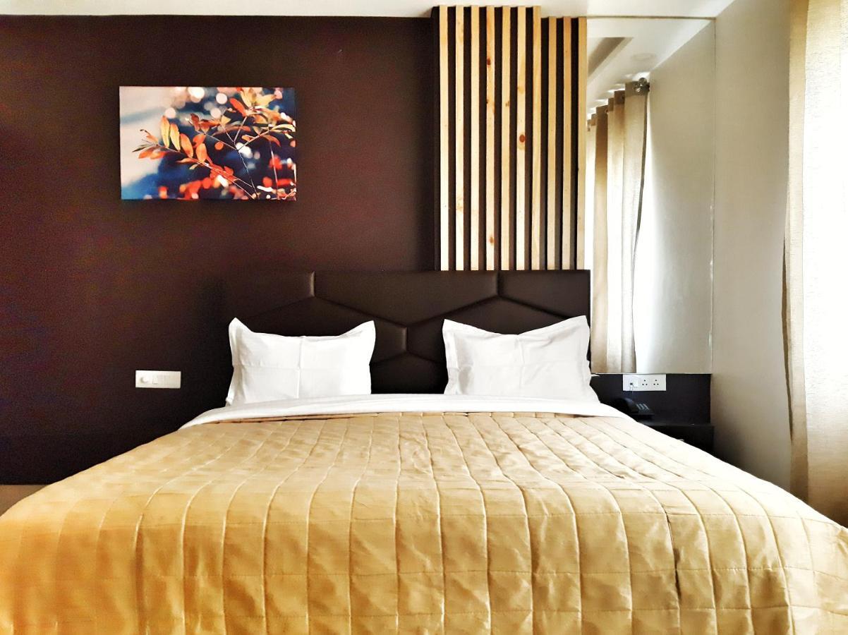Hotel Aerocity Purple Orchid New Delhi Bagian luar foto