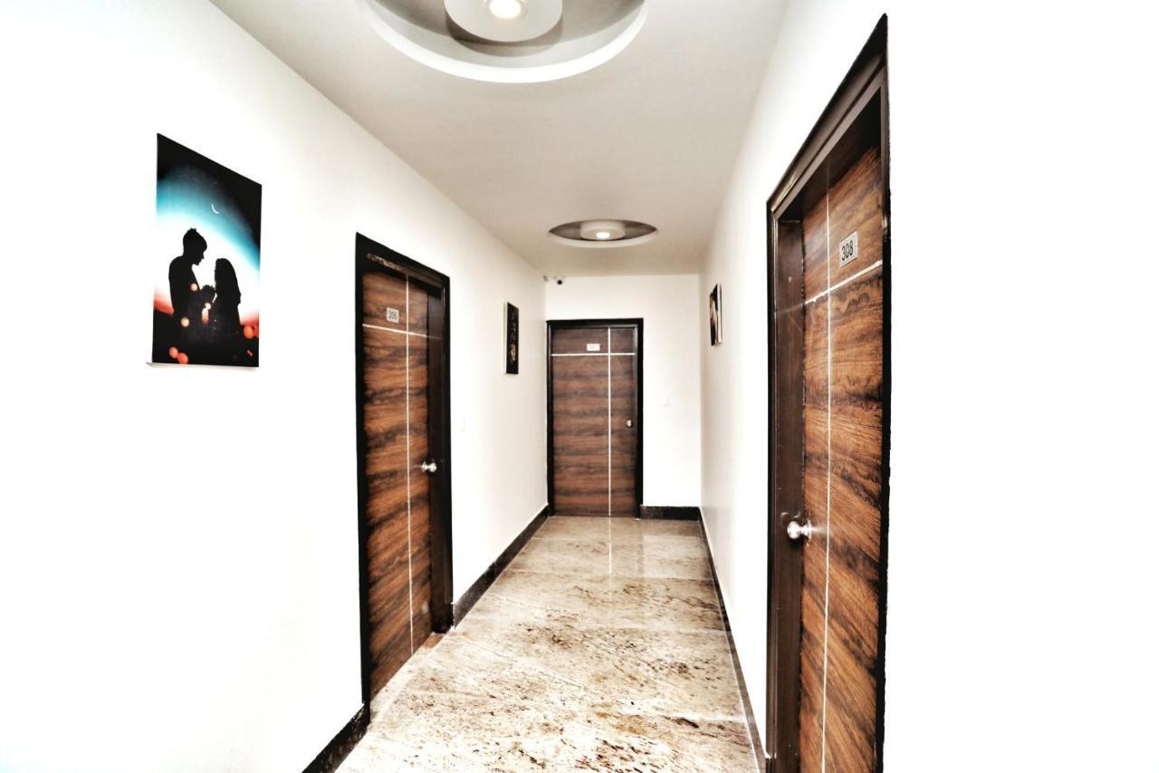 Hotel Aerocity Purple Orchid New Delhi Bagian luar foto