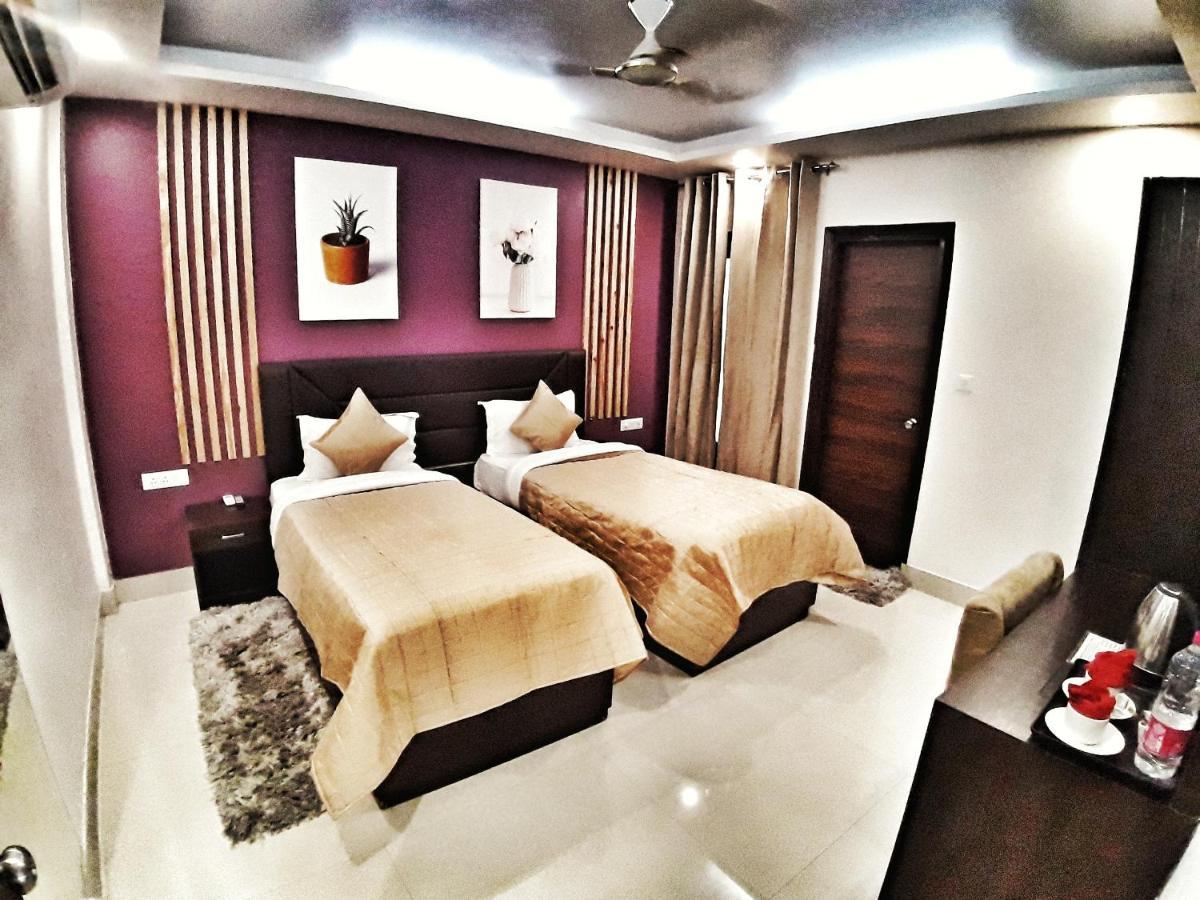 Hotel Aerocity Purple Orchid New Delhi Bagian luar foto