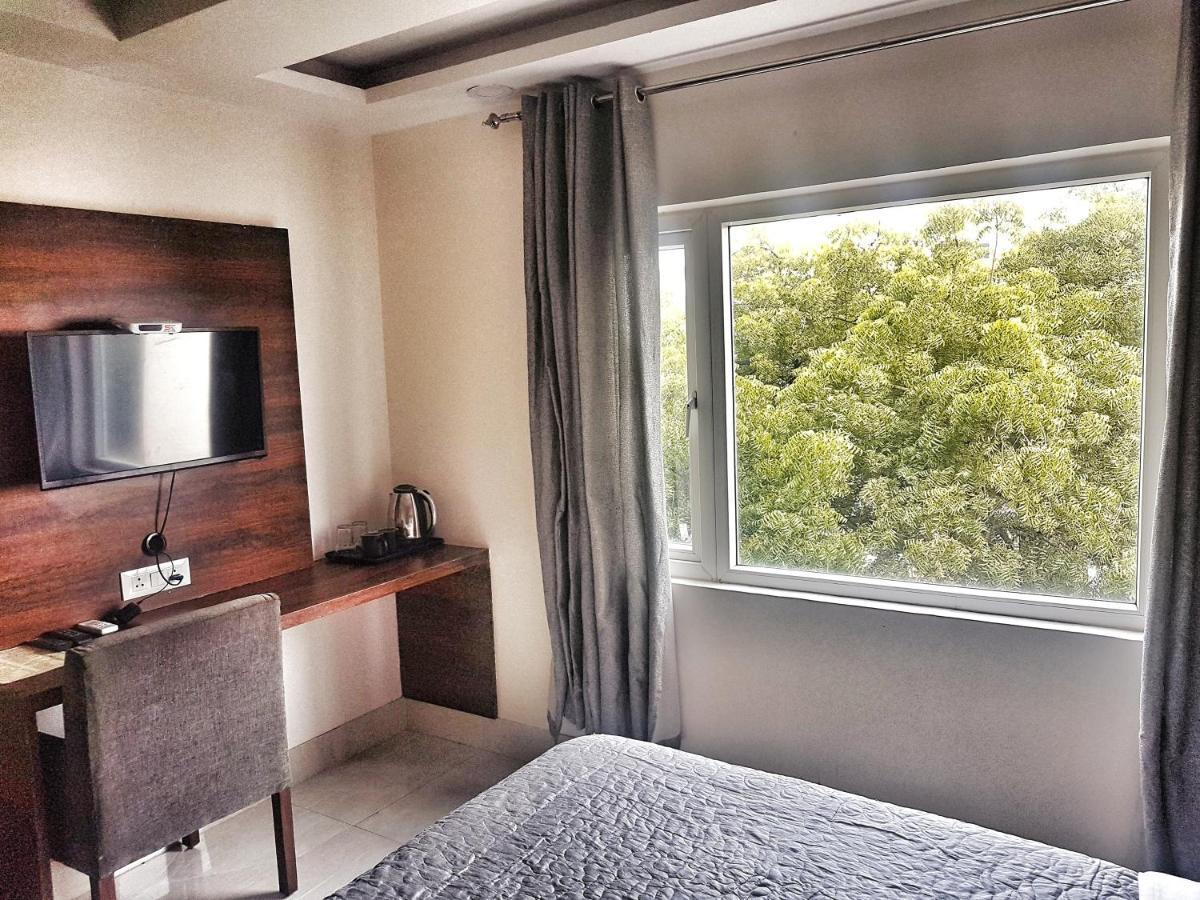 Hotel Aerocity Purple Orchid New Delhi Bagian luar foto