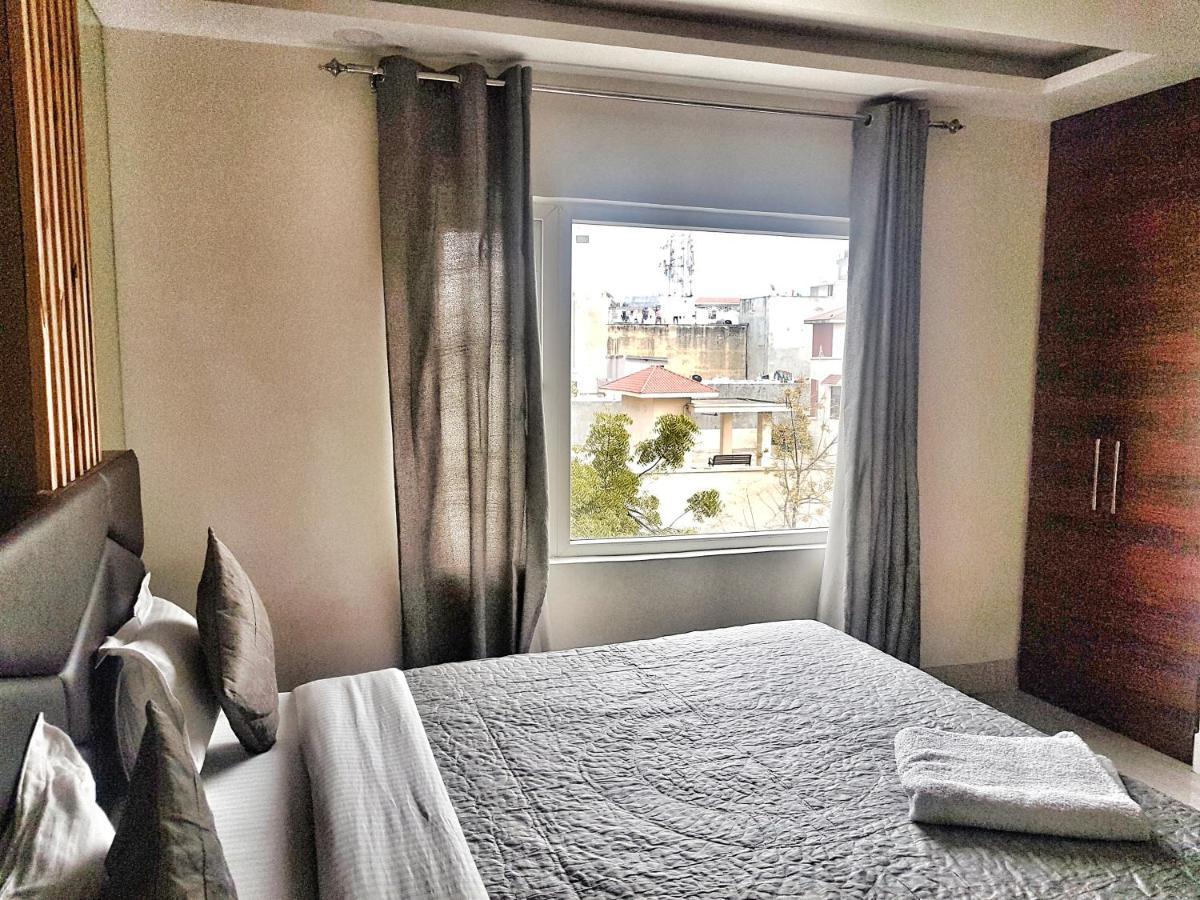 Hotel Aerocity Purple Orchid New Delhi Bagian luar foto